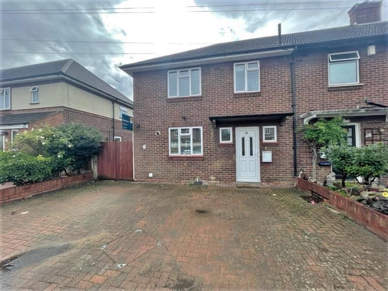 3 bed end terrace house to rent in Kingston Crescent, Ashford TW15 Zoopla
