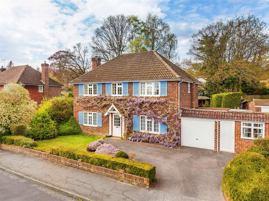 4 bed detached house for sale in Hook Heath, Woking GU22 Zoopla