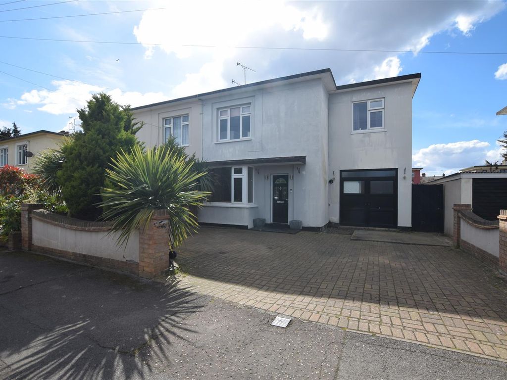 4 bed semidetached house for sale in Queen Elizabeth Avenue, East