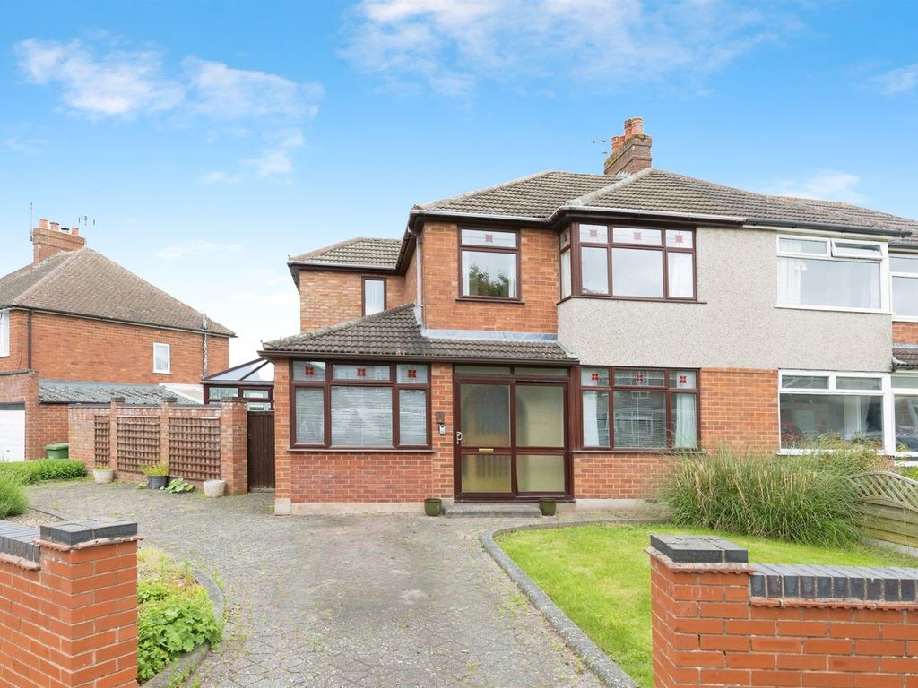 3 bed semidetached house for sale in Whitmore Road, Whitnash