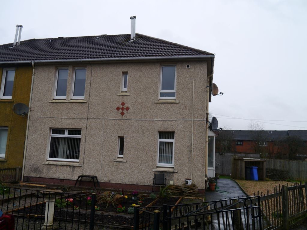 2 bed flat to rent in Bruce Terrace, Blantyre G72, £695 pcm Zoopla