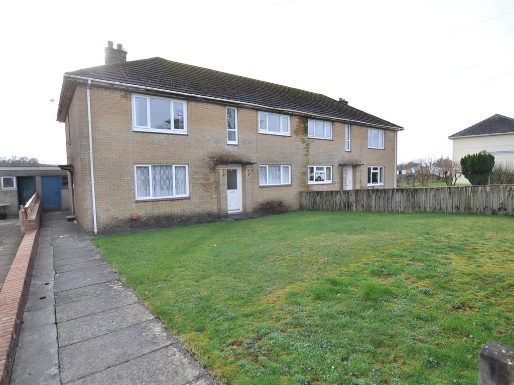 2 bed flat for sale in Tawelan, Nantgaredig, Carmarthen SA32, £115,000