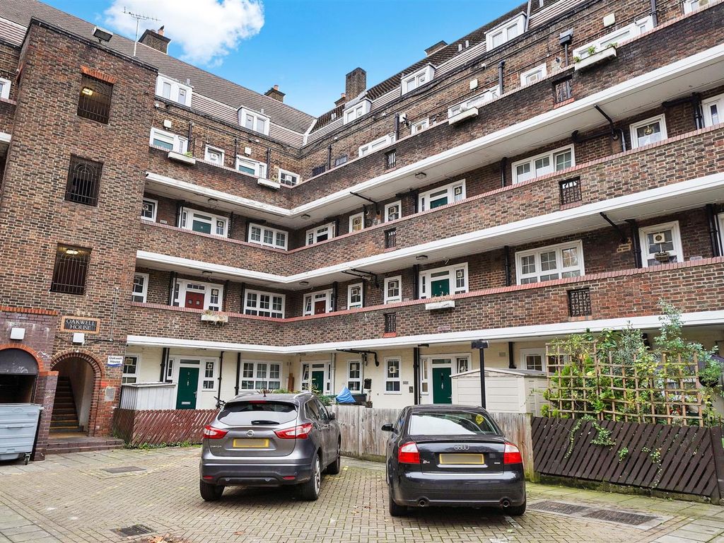 2 bed flat for sale in Oakwell House, Union Road, London SW8, £365,000