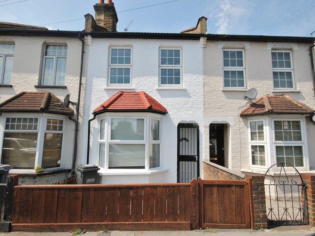 3 bed terraced house to rent in Bensham Lane, Thornton Heath CR7, £
