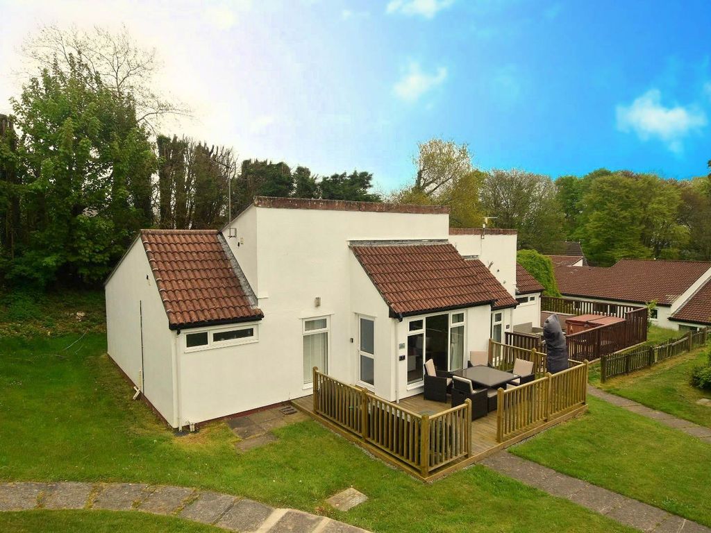 3 bed property for sale in Bungalow, Park