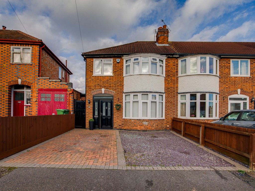 3 bed town house for sale in Turnbull Drive, Leicester LE3, £290,000