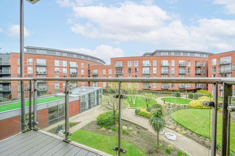 2 bed flat for sale in The Heart, WaltonOnThames KT12 Zoopla