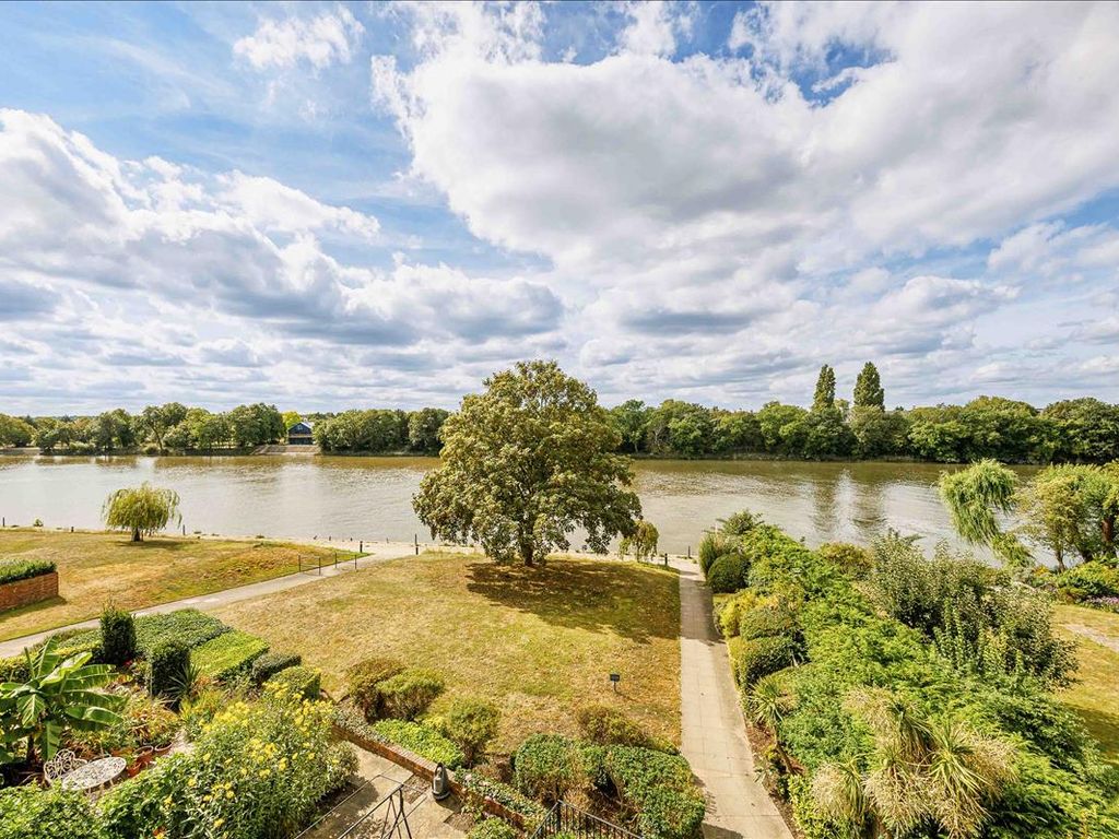 4 bed end terrace house for sale in Chiswick Quay, Hartington Road