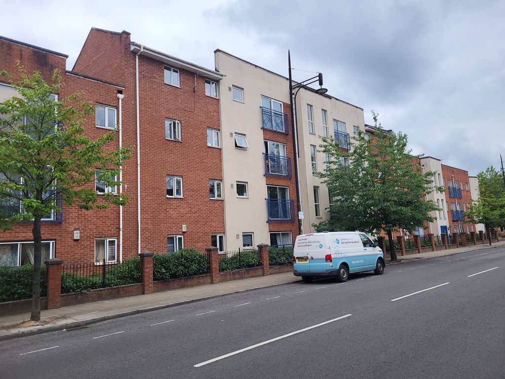 3 bed flat to rent in 347 Stretford Road, Hulme, Manchester. M15 Zoopla