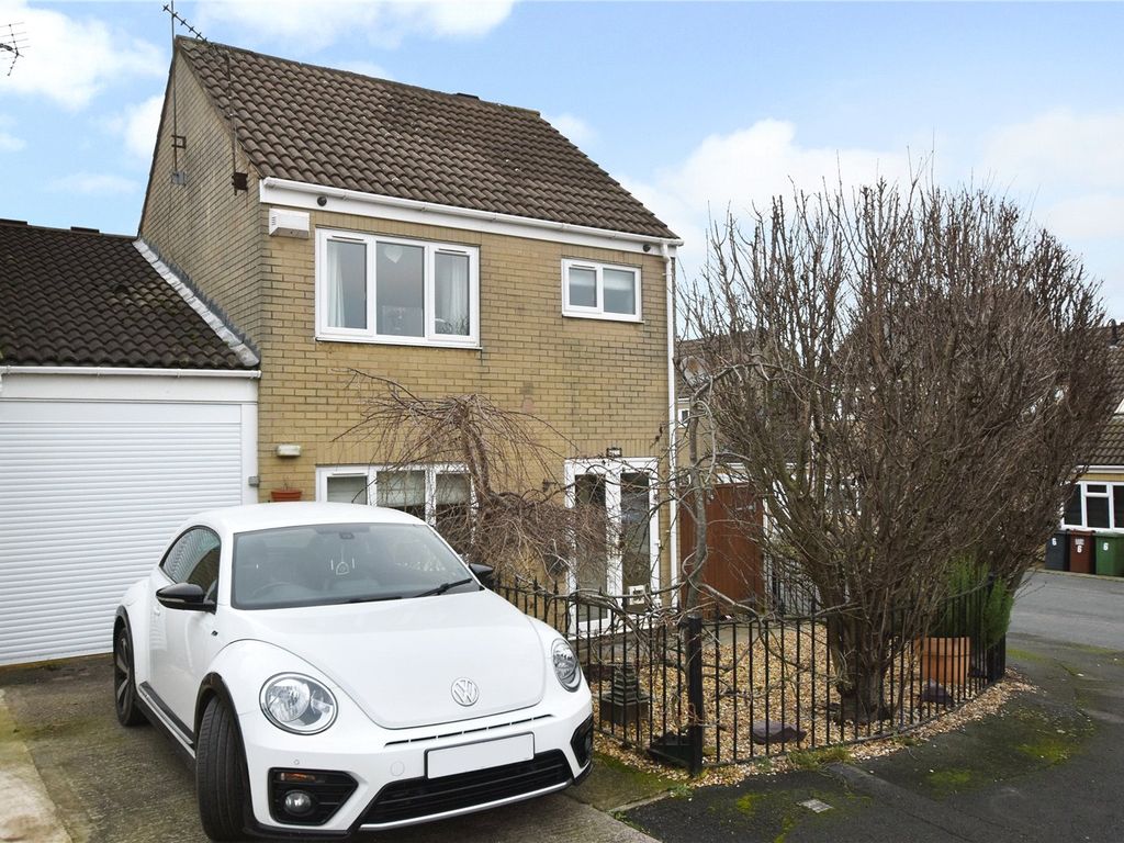 3 bed linkdetached house for sale in Rooms Fold, Morley, Leeds, West