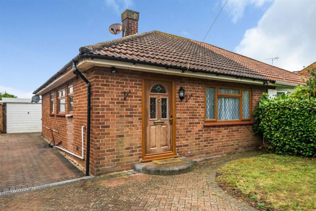 2 bed bungalow for sale in Carlton Avenue, Bognor Regis PO21, £260,000