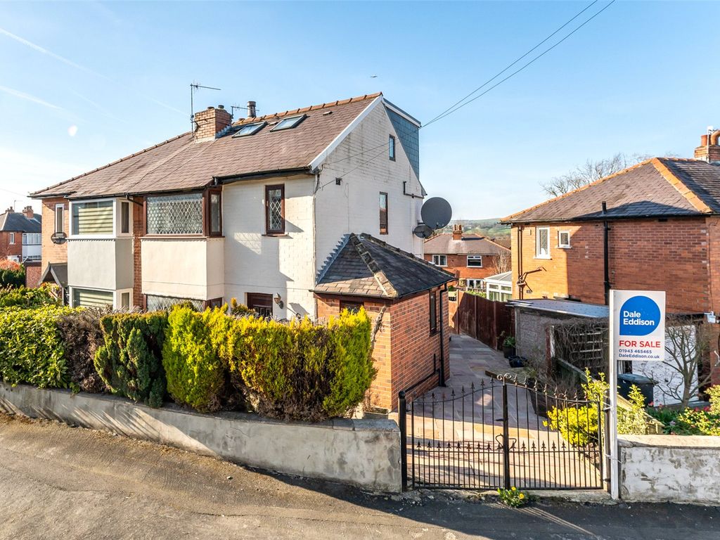 4 bed semidetached house for sale in Sunnydale Crescent, Otley, West