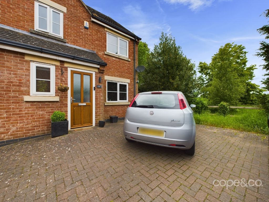 3 bed semidetached house for sale in Yew Tree Court, Hatton, Derby