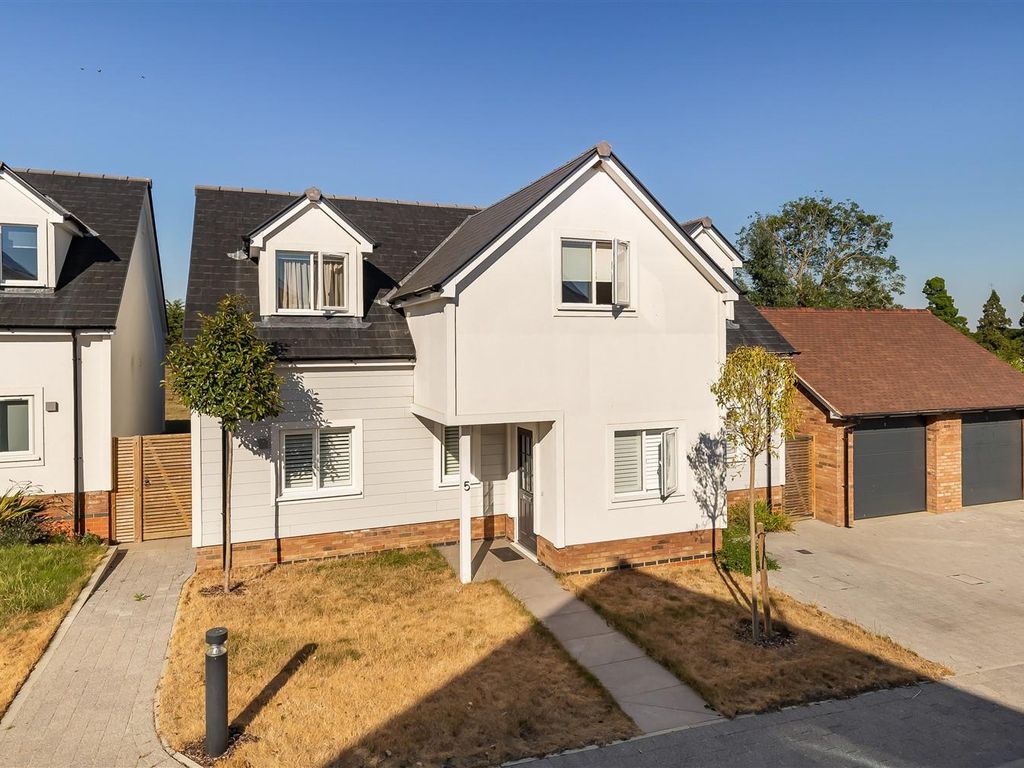 3 bed detached house for sale in Rose Court, Lippitts Hill, Loughton