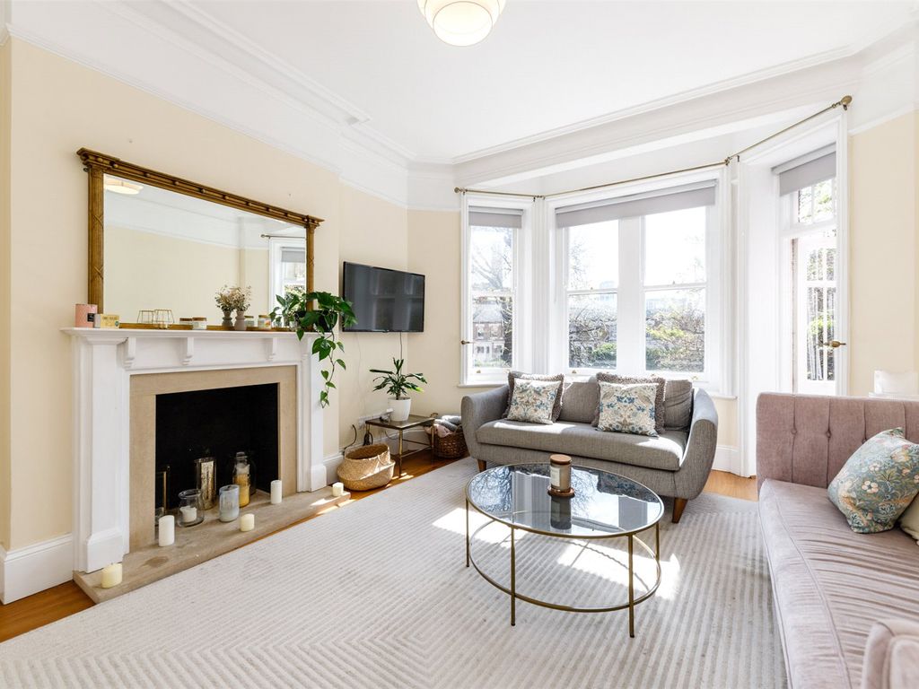 3 bed flat for sale in Cornwall Mansions, Cremorne Road, London SW10