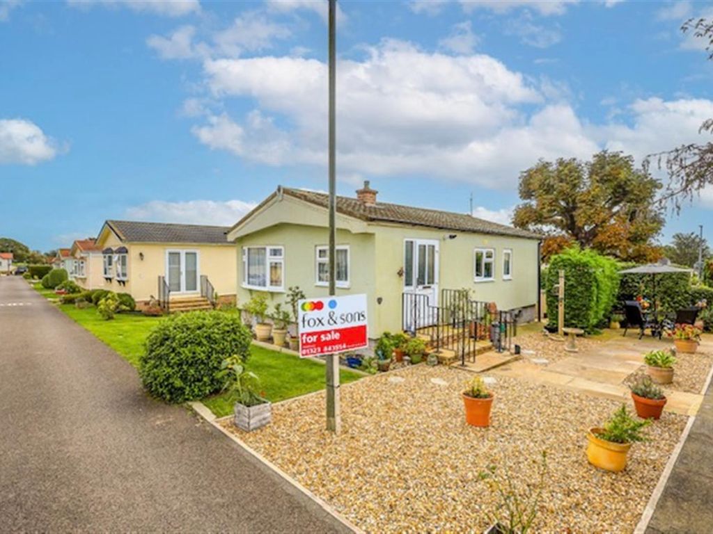 2 bed mobile/park home for sale in Lion House Park, Mill Road, Hailsham