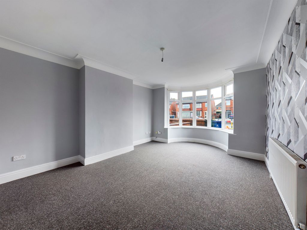 3 bed semidetached house to rent in Carr House Road, Doncaster DN4, £