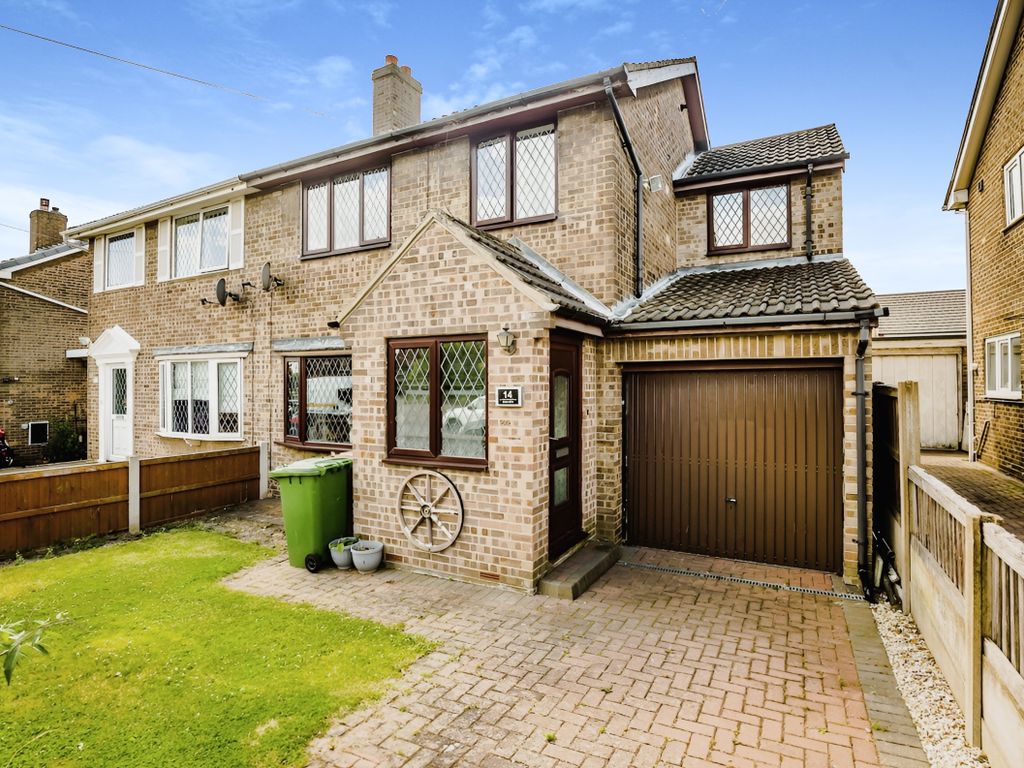 3 bed semidetached house for sale in Manor Drive, New Crofton