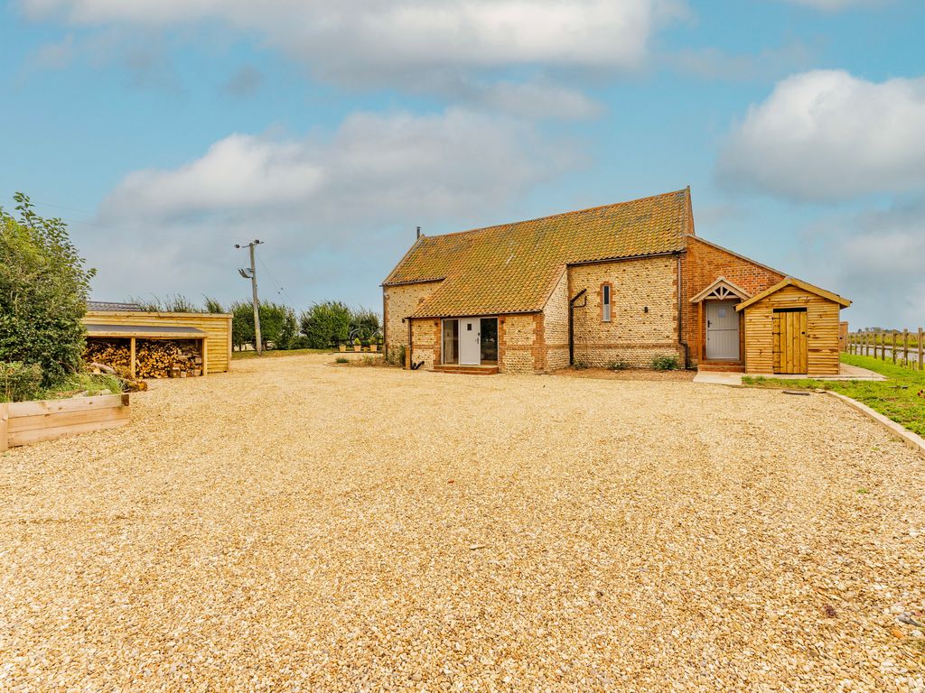 5 bed barn conversion for sale in Mundesley Road, Knapton, North