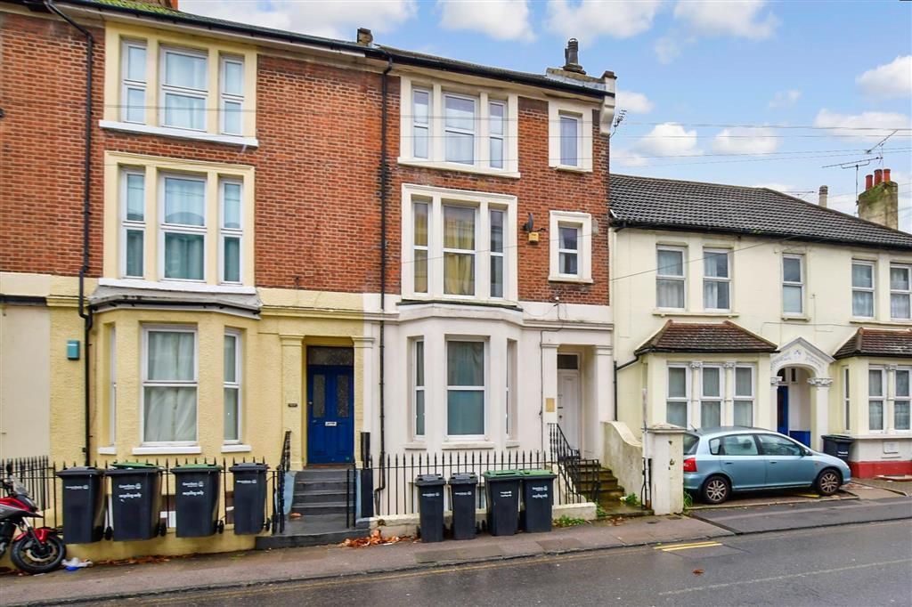 2 bed flat for sale in Parrock Street, Gravesend, Kent DA12, £200,000