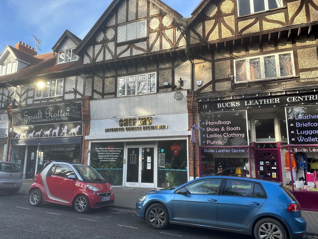 Retail premises to let in 16 Market Place, Chalfont St. Peter, Gerrards
