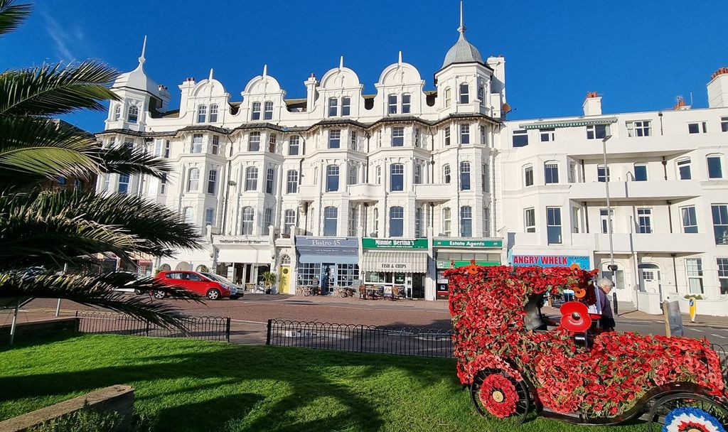 3 bed flat for sale in Marina, Bexhill On Sea TN40, £340,000 Zoopla