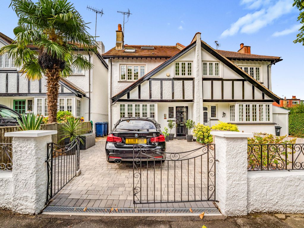 Woodbury Park Road, Ealing W13  