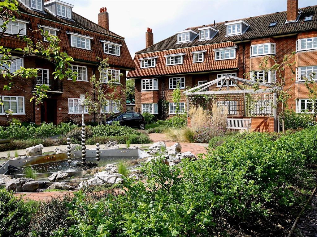 2 bed flat for sale in West Street Lane, Carshalton SM5, £299,950 Zoopla