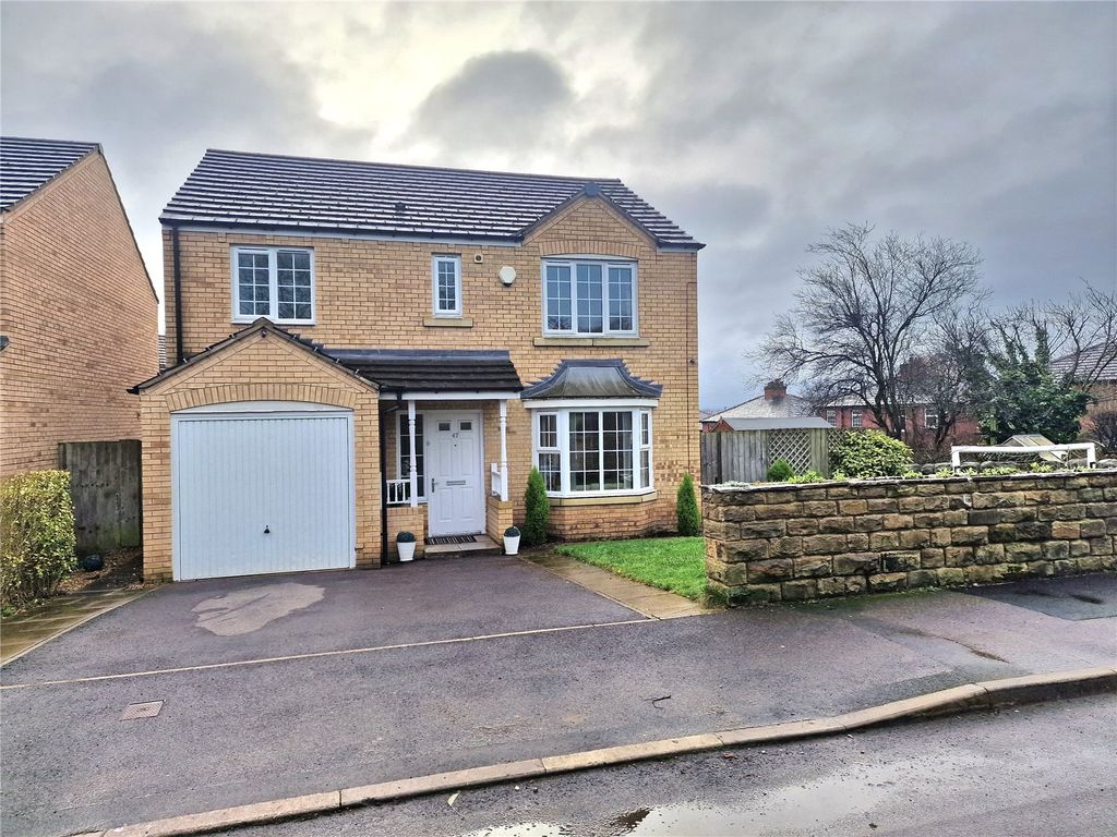 4 bed detached house to rent in Little Green Lane, Heckmondwike, West