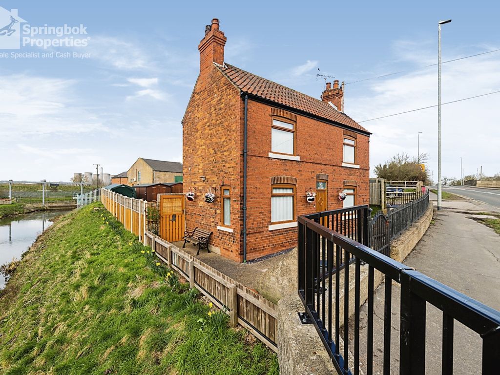 2 bed detached house for sale in Torksey Lock, Lincoln, Lincolnshire