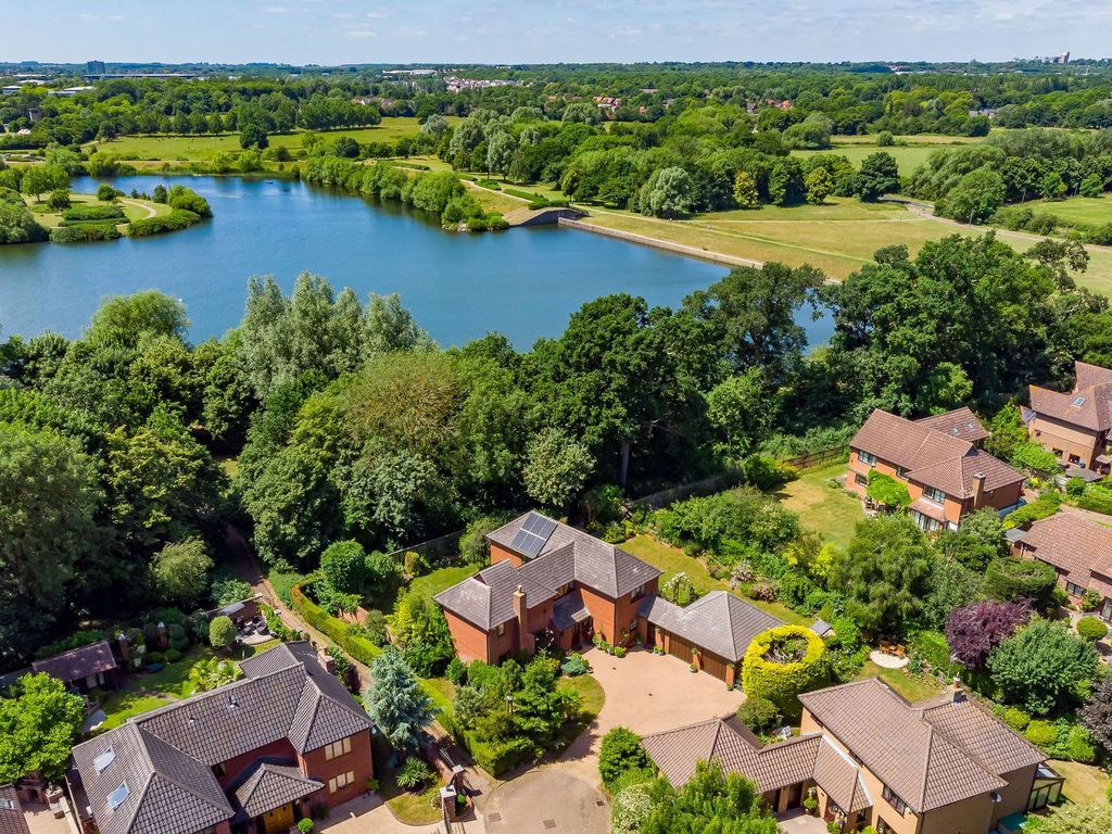 5 bed detached house for sale in Seagrave Court, Walton MK7 Zoopla