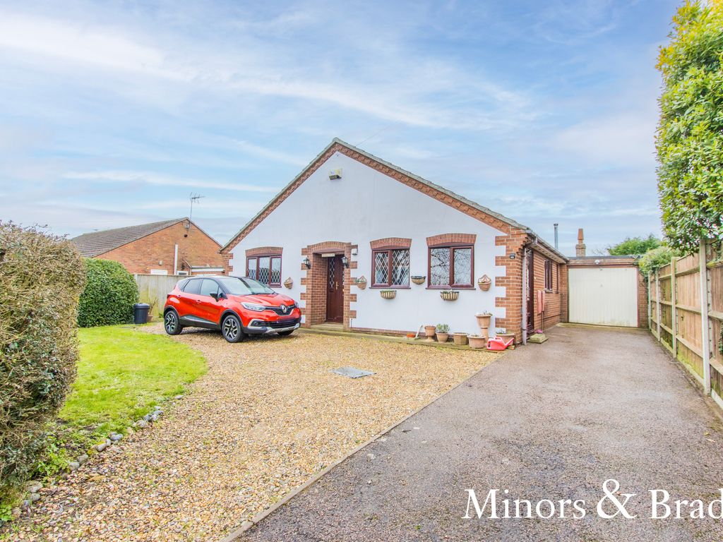 3 bed detached bungalow for sale in Drift Road, CaisterOnSea, Great