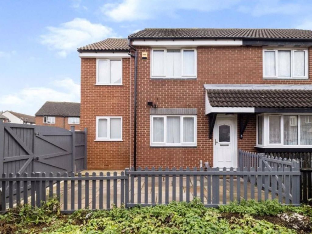 5 bed semidetached house to rent in Crayford Close, London E6 Zoopla