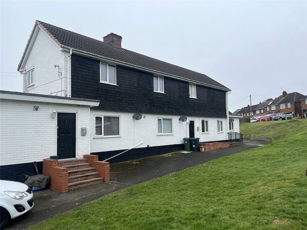 2 bed flat to rent in Harvest Road, Rowley Regis, West Midlands B65