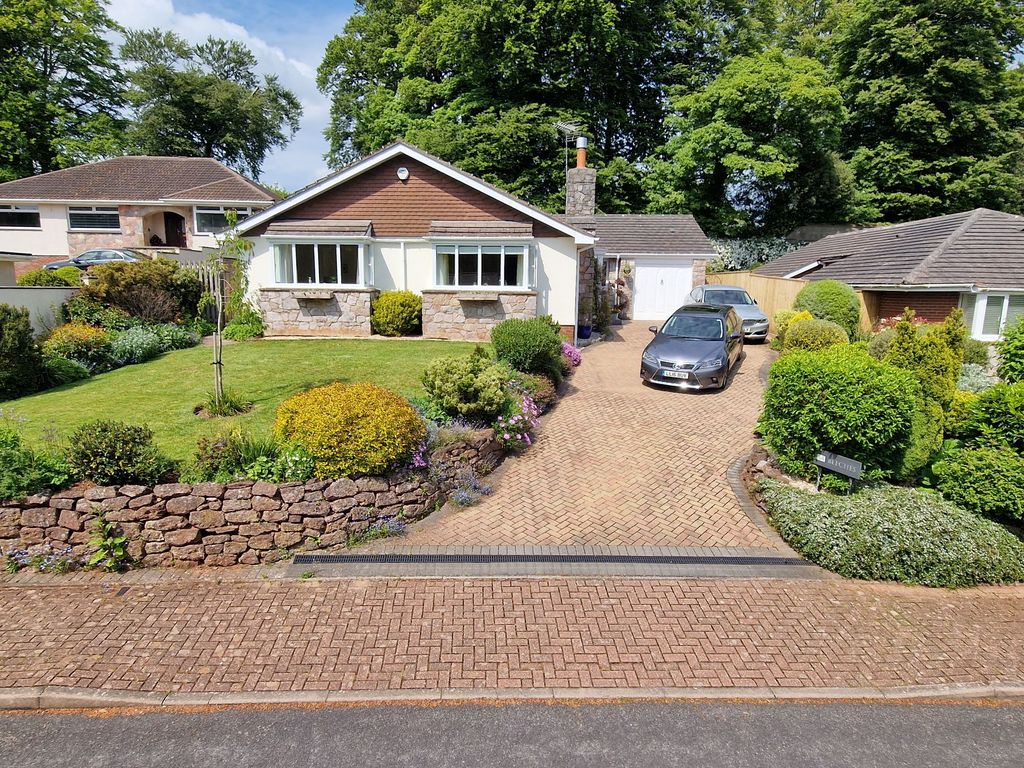 3 bed detached bungalow for sale in Seymour Drive, Torquay TQ2, £