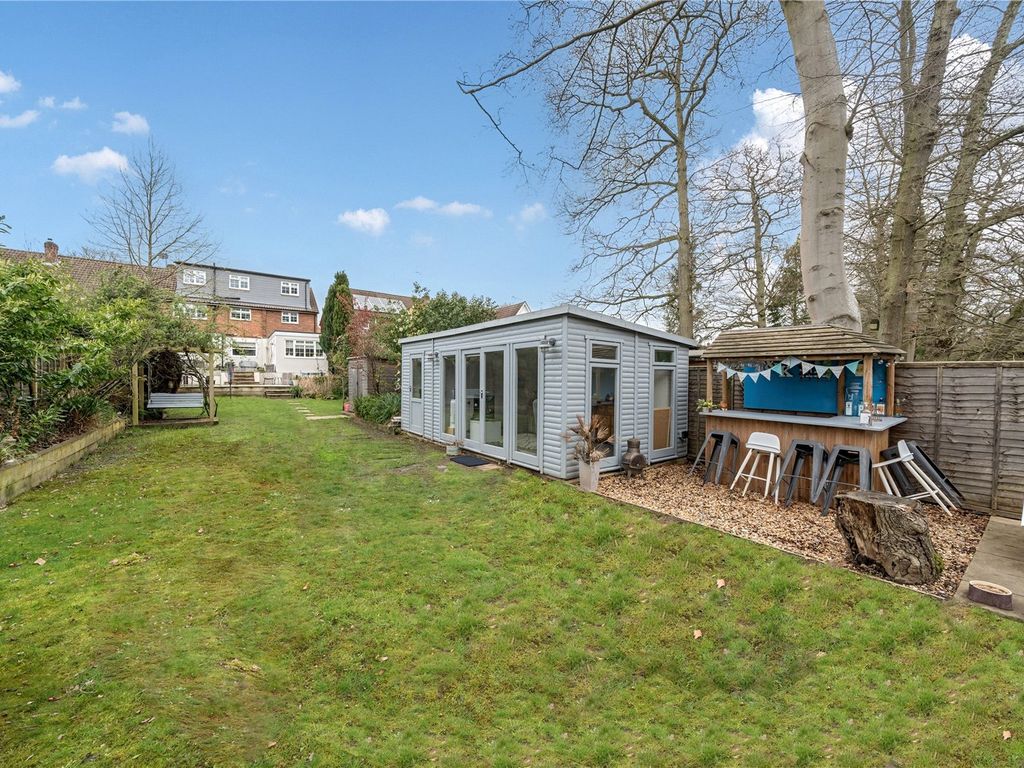 5 bed semidetached house for sale in Hermitage Woods Crescent, St