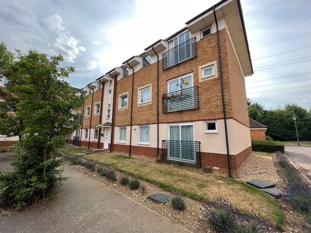 2 bed flat to rent in Eddington Crescent, Welwyn Garden City AL7, £