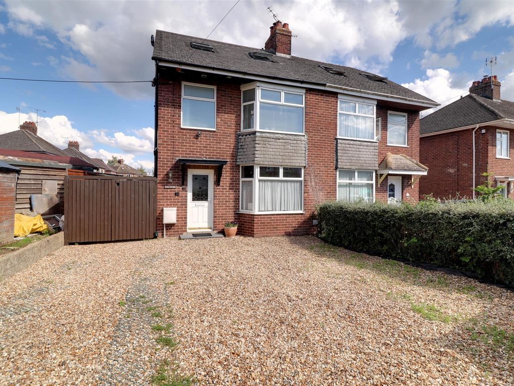 4 bed semidetached house for sale in Meadway Road, Bridgend