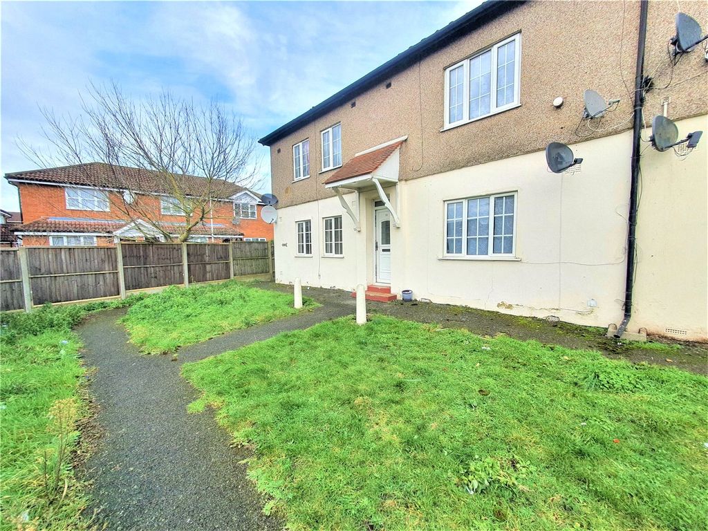 2 bed to rent in Willow Tree Lane, Hayes, Greater London UB4