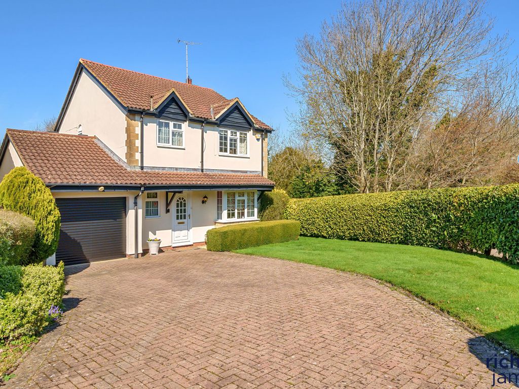 3 bed detached house for sale in Home Close, Chiseldon, Wiltshire SN4