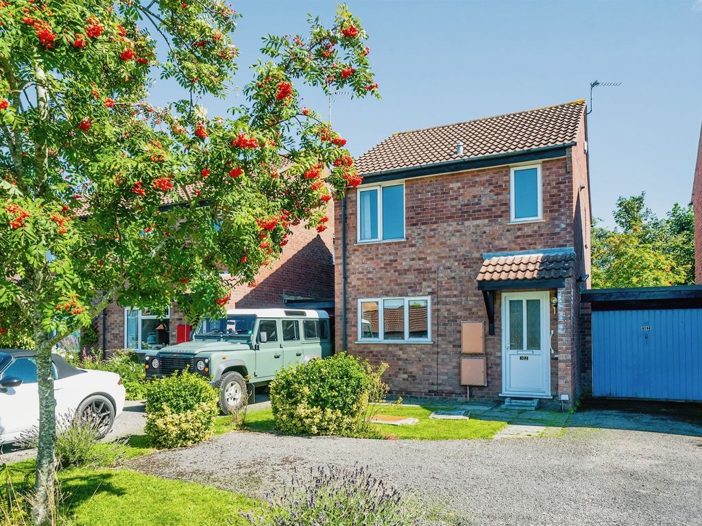 3 bed linkdetached house for sale in Ratcliffe Drive, Stoke Gifford