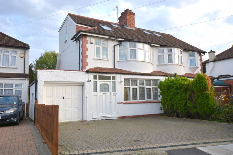 4 bed semidetached house to rent in Sylvia Avenue, Hatch End, Pinner
