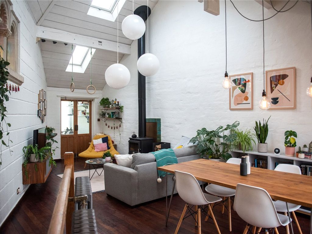 2 bed terraced house to rent in Vale Street, Totterdown, Bristol BS4