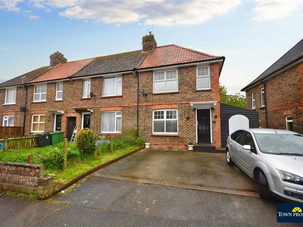 2 bed end terrace house for sale in Cavalry Crescent, Eastbourne BN20