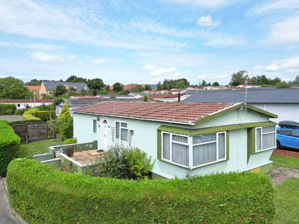 2 bed mobile/park home for sale in Lion House Park, Mill Road, Hailsham