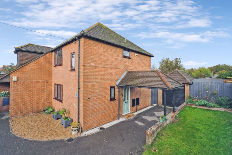 2 bed semidetached house for sale in Queens Close, Thame OX9, £400,000