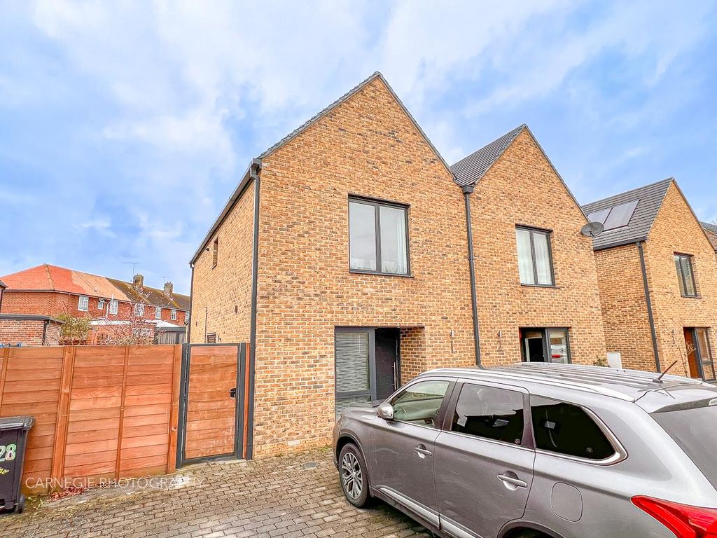3 bed semidetached house for sale in Old Dairy Yard, Welwyn Garden