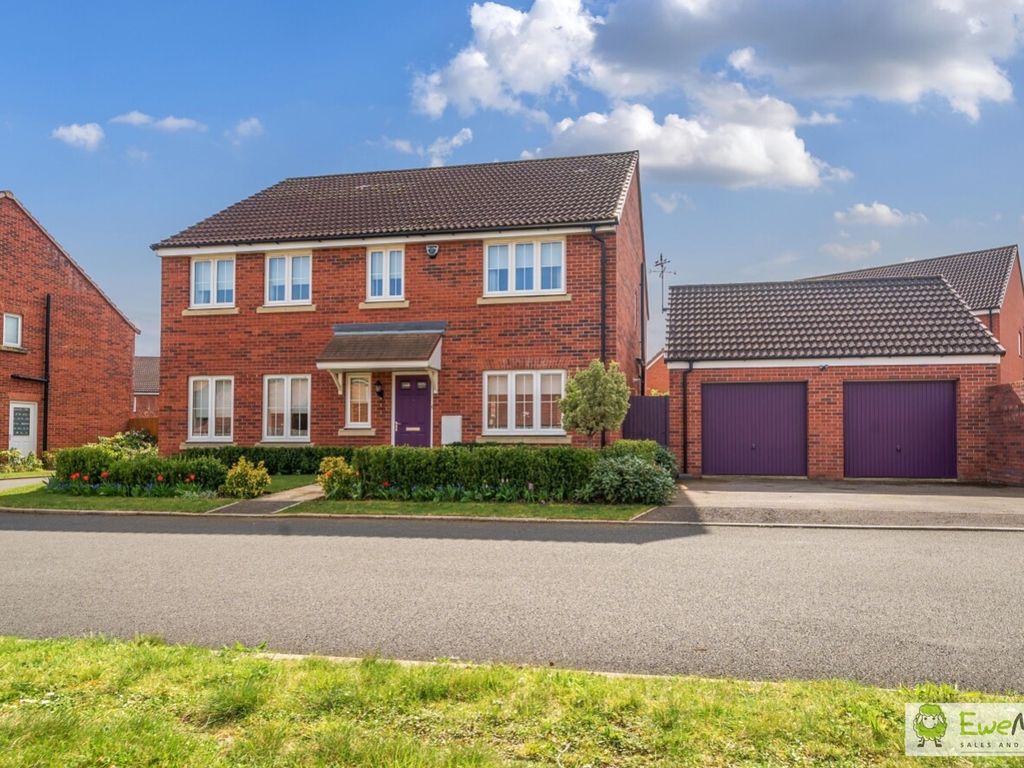 5 bed detached house for sale in Boyton Close, Coate, Swindon SN3, £