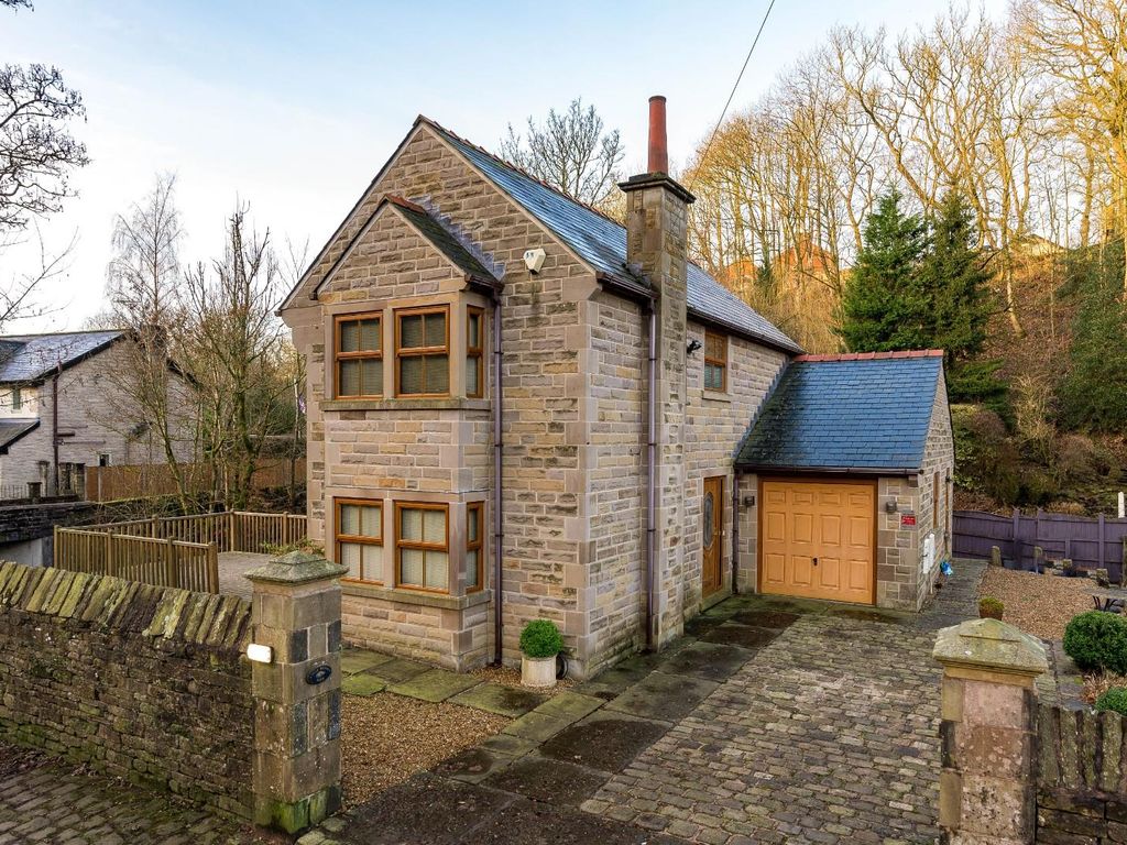 3 bed detached house for sale in Vale Street, Turton, Bolton BL7, £