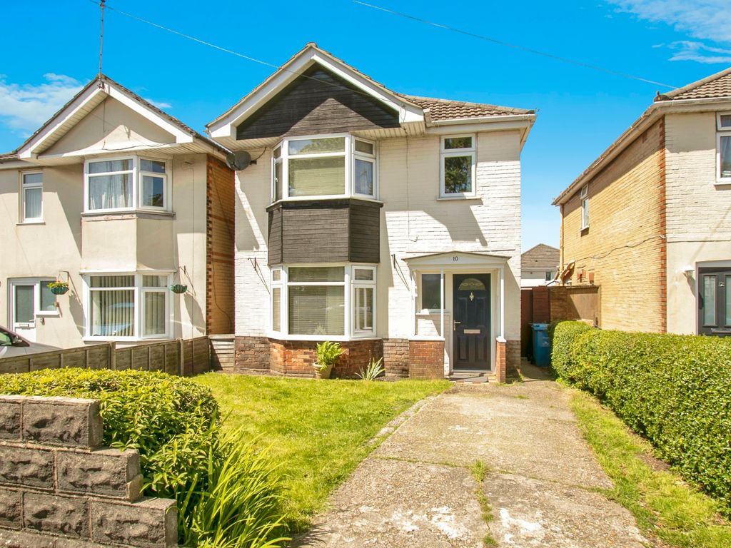 3 bed detached house for sale in Ringwood Road, Poole BH14, £350,000